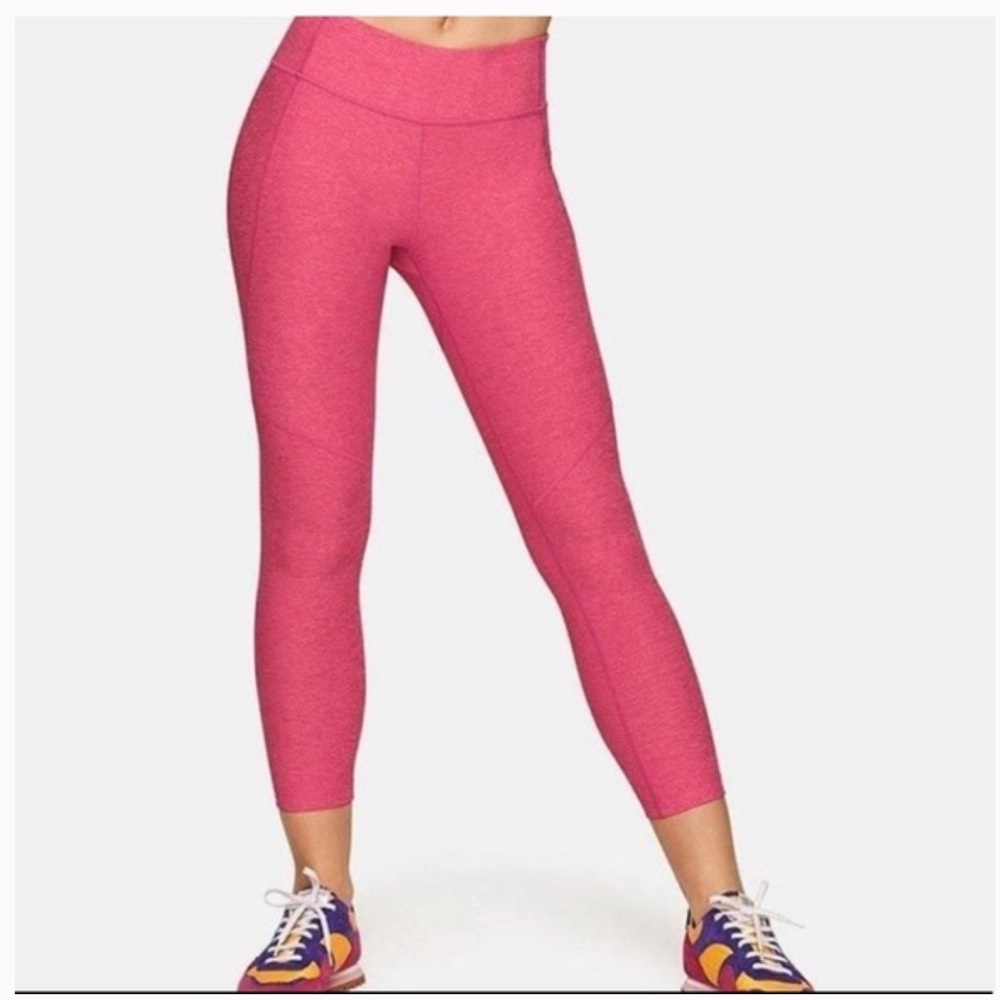 Outdoor Voices Pink 3/4 Warmup Leggings size Medium Athleisure ActivewearWorkout